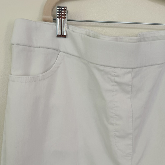 Alfred Dunner White Bermuda shorts pullover high rise shorts - Picture 2 of 6